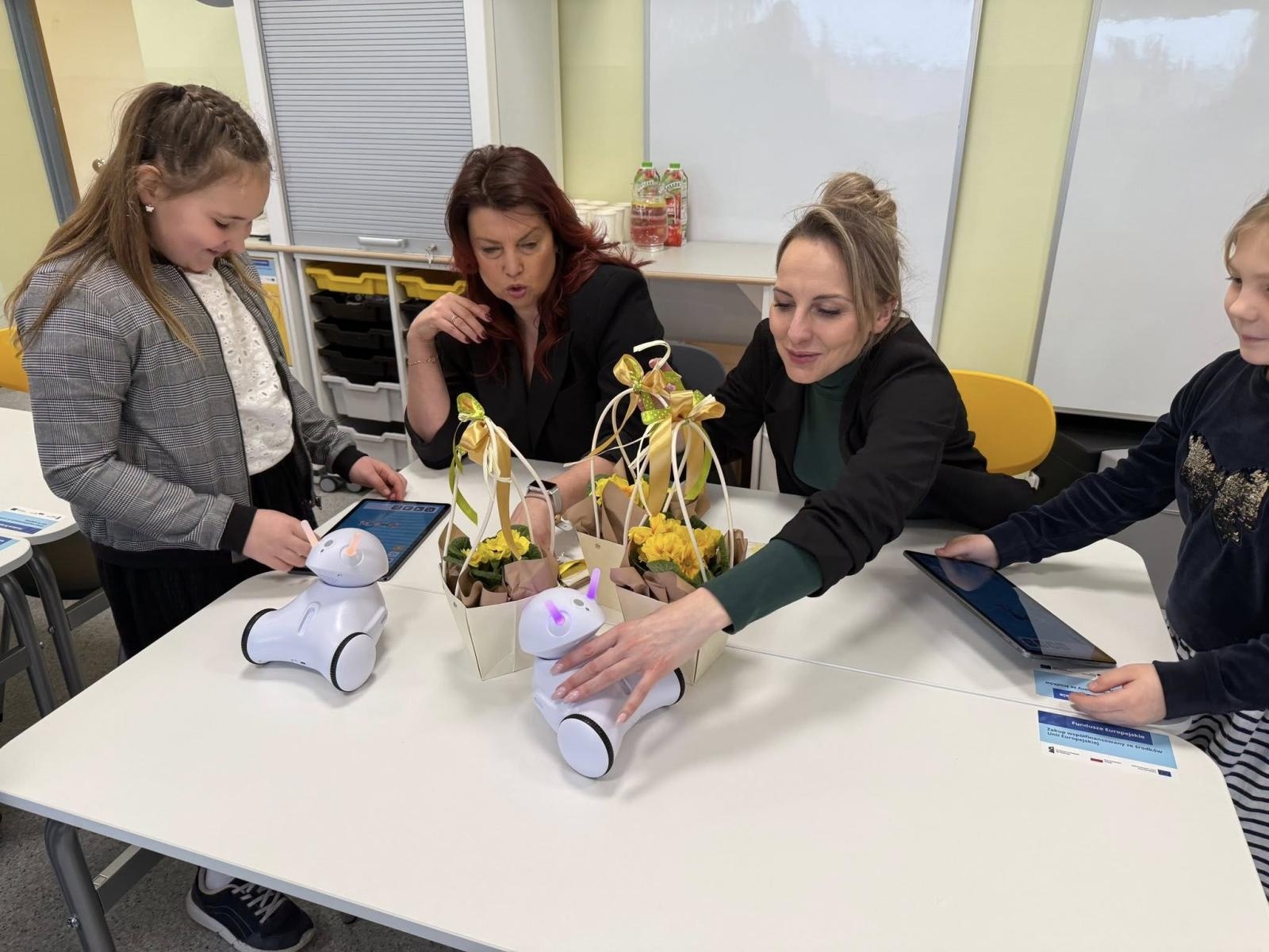 Zdjęcie w galerii na portalu naszraciborz.pl: Fabryka Pomysłów w Bieńkowicach. Nowoczesna pracownia otwarta w szkole podstawowej wiadomości z regionu