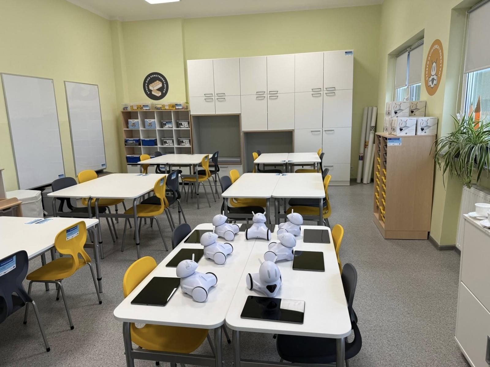 Zdjęcie w galerii na portalu naszraciborz.pl: Fabryka Pomysłów w Bieńkowicach. Nowoczesna pracownia otwarta w szkole podstawowej wiadomości z regionu