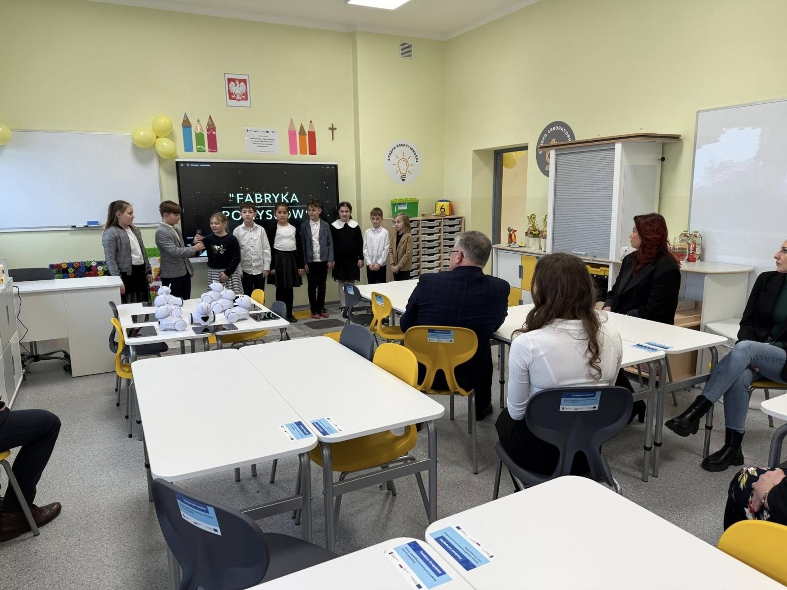 Zdjęcie w galerii na portalu naszraciborz.pl: Fabryka Pomysłów w Bieńkowicach. Nowoczesna pracownia otwarta w szkole podstawowej wiadomości z regionu