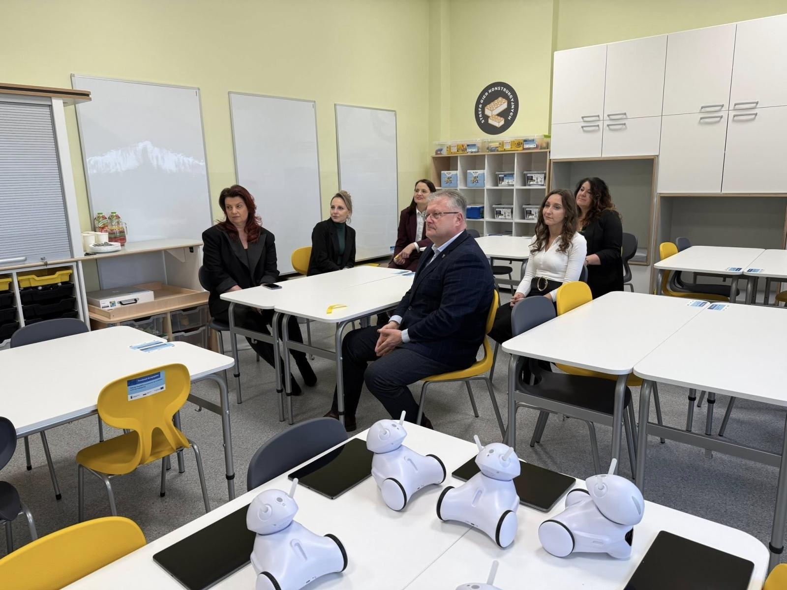 Zdjęcie w galerii na portalu naszraciborz.pl: Fabryka Pomysłów w Bieńkowicach. Nowoczesna pracownia otwarta w szkole podstawowej wiadomości z regionu