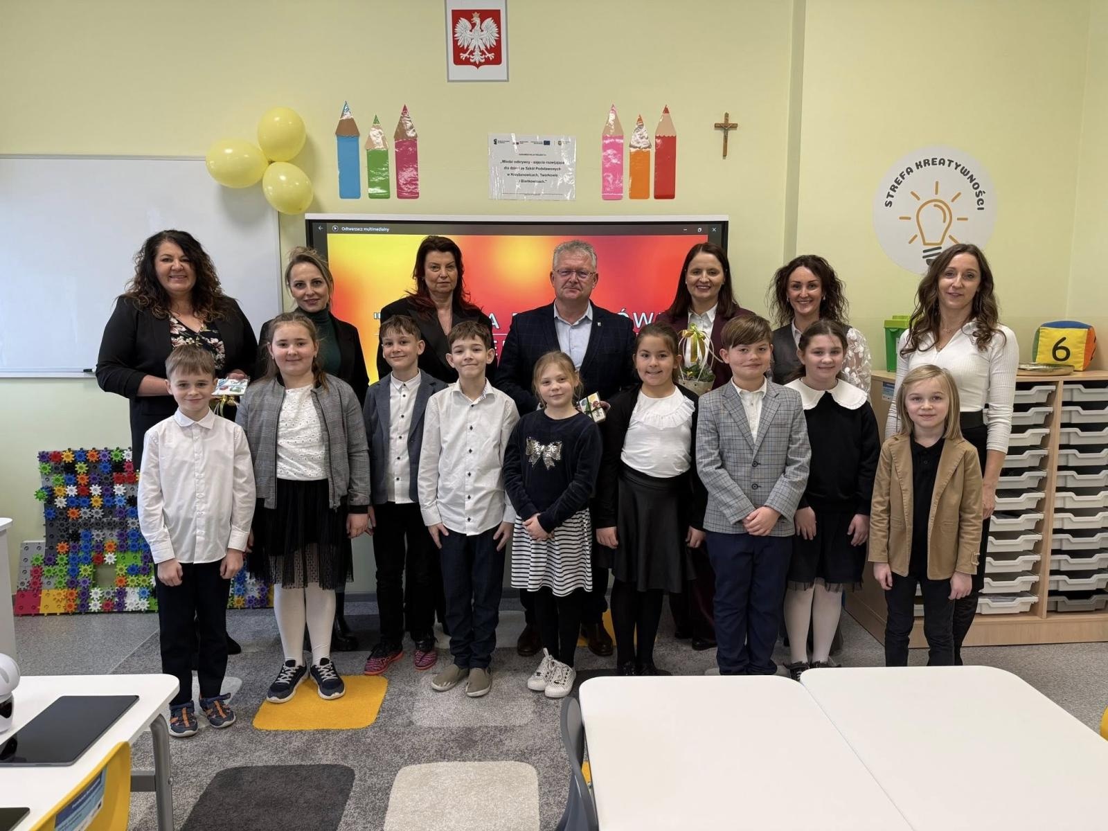 Zdjęcie w galerii na portalu naszraciborz.pl: Fabryka Pomysłów w Bieńkowicach. Nowoczesna pracownia otwarta w szkole podstawowej wiadomości z regionu