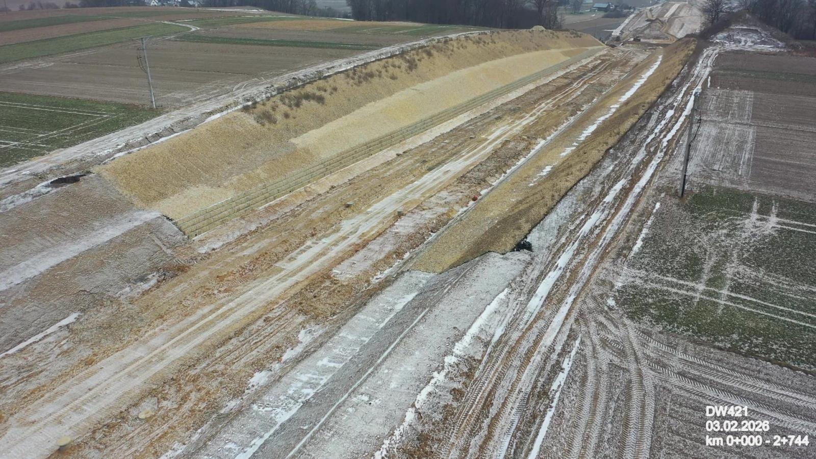 Zdjęcie w galerii na portalu naszraciborz.pl: Koniec ery promów na Odrze coraz bliżej. Gigantyczna konstrukcja pod Raciborzem łączy brzegi i otwiera nowe perspektywy wiadomości z regionu