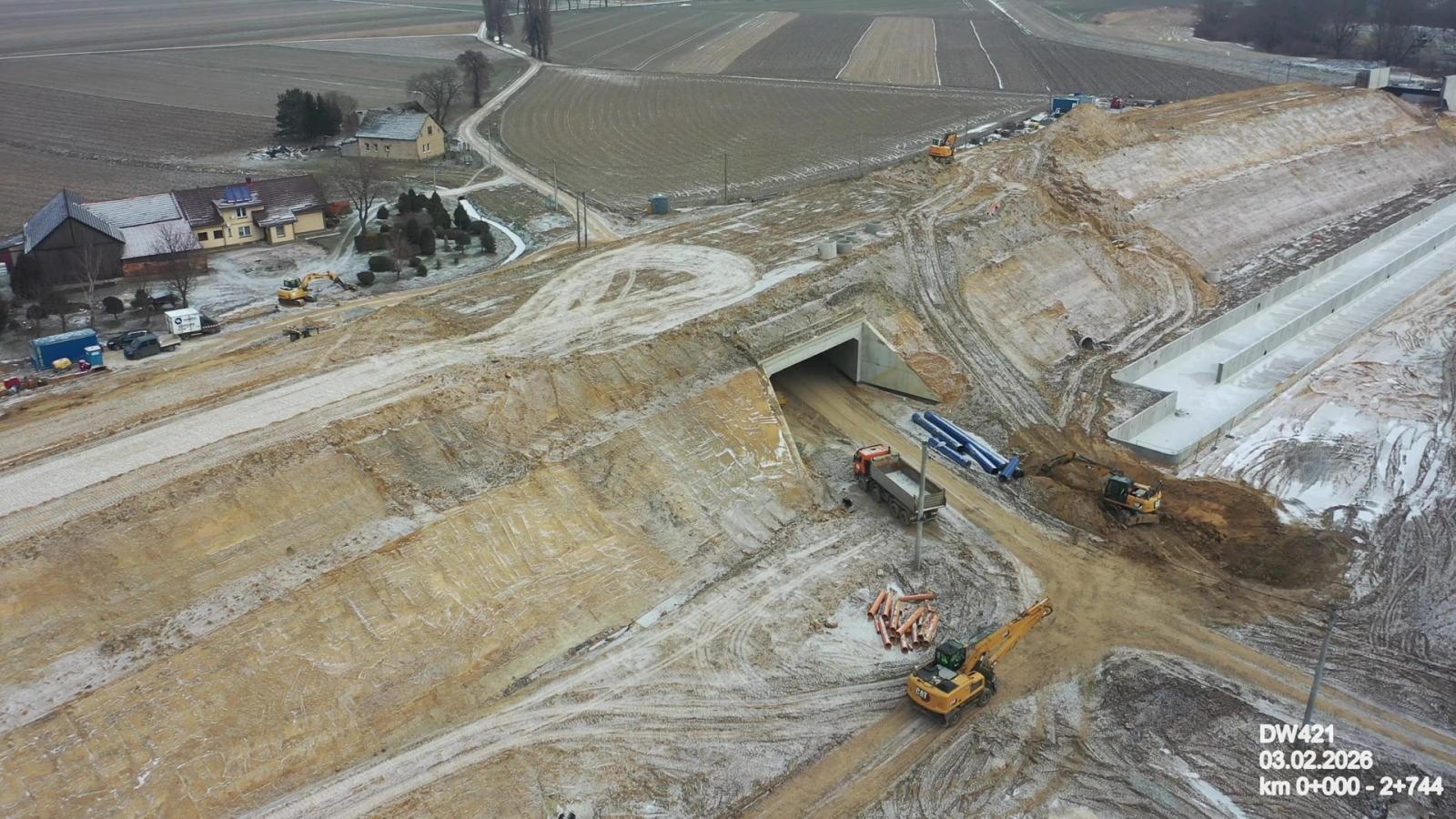 Zdjęcie w galerii na portalu naszraciborz.pl: Koniec ery promów na Odrze coraz bliżej. Gigantyczna konstrukcja pod Raciborzem łączy brzegi i otwiera nowe perspektywy wiadomości z regionu