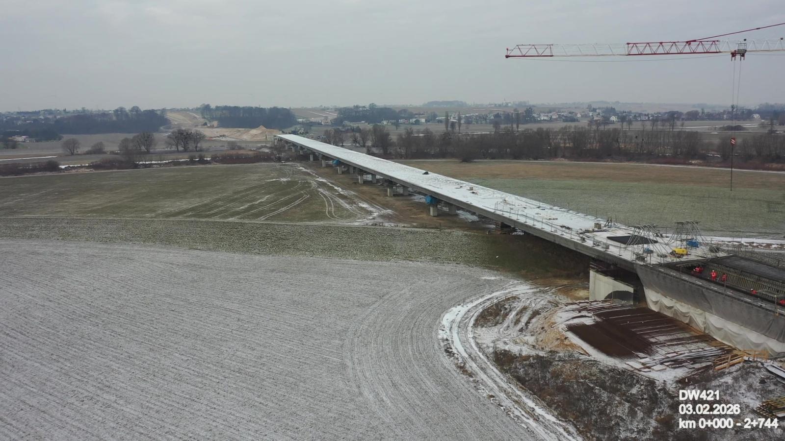 Zdjęcie w galerii na portalu naszraciborz.pl: Koniec ery promów na Odrze coraz bliżej. Gigantyczna konstrukcja pod Raciborzem łączy brzegi i otwiera nowe perspektywy wiadomości z regionu