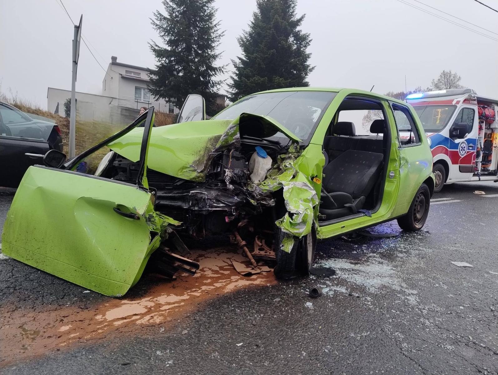 Zdjęcie w galerii na portalu naszraciborz.pl: Zderzenie dwóch samochodów na DK 45 w Raciborzu Sudole [FOTO] wiadomości z regionu