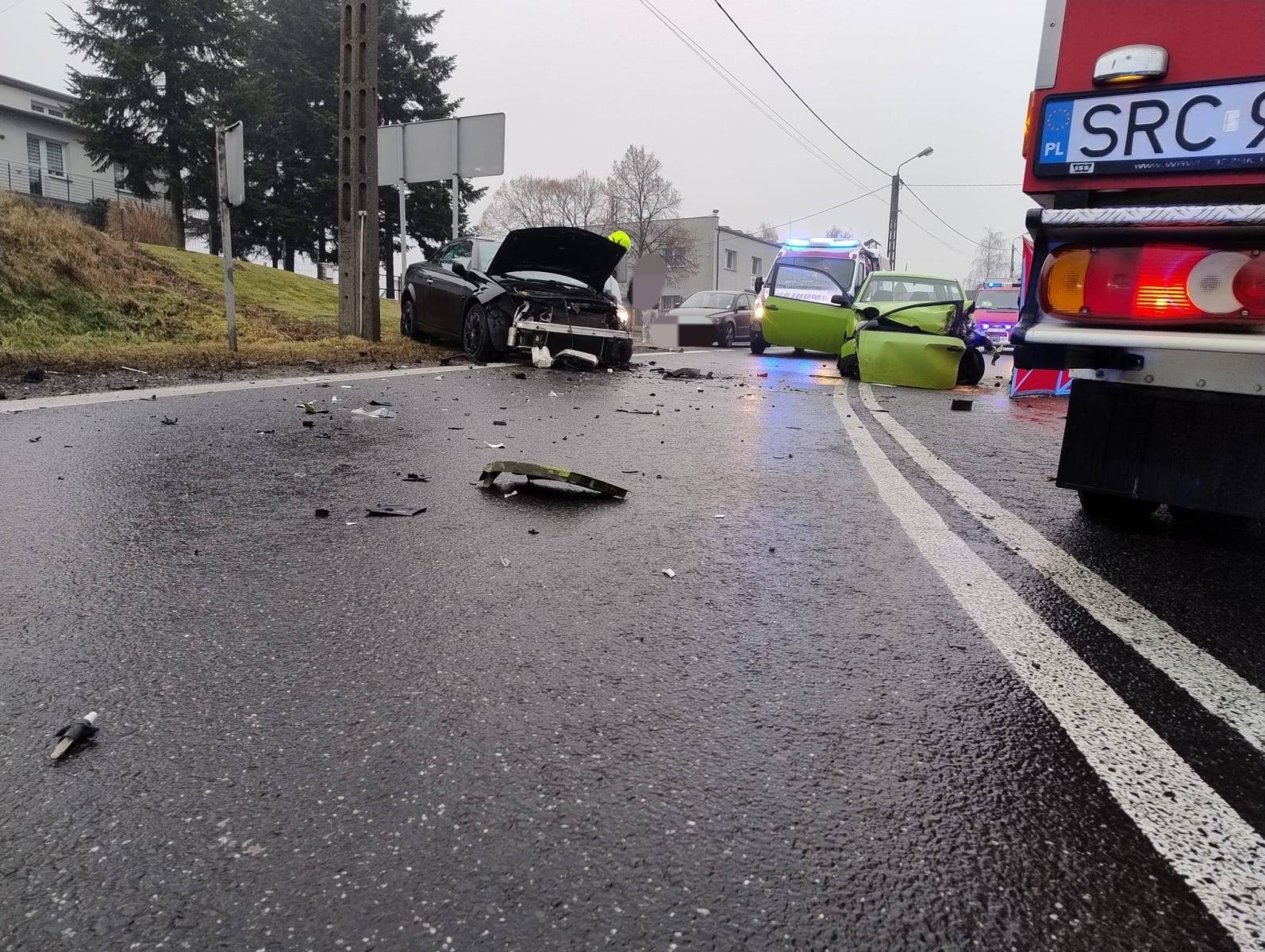 Zdjęcie w galerii na portalu naszraciborz.pl: Zderzenie dwóch samochodów na DK 45 w Raciborzu Sudole [FOTO] wiadomości z regionu