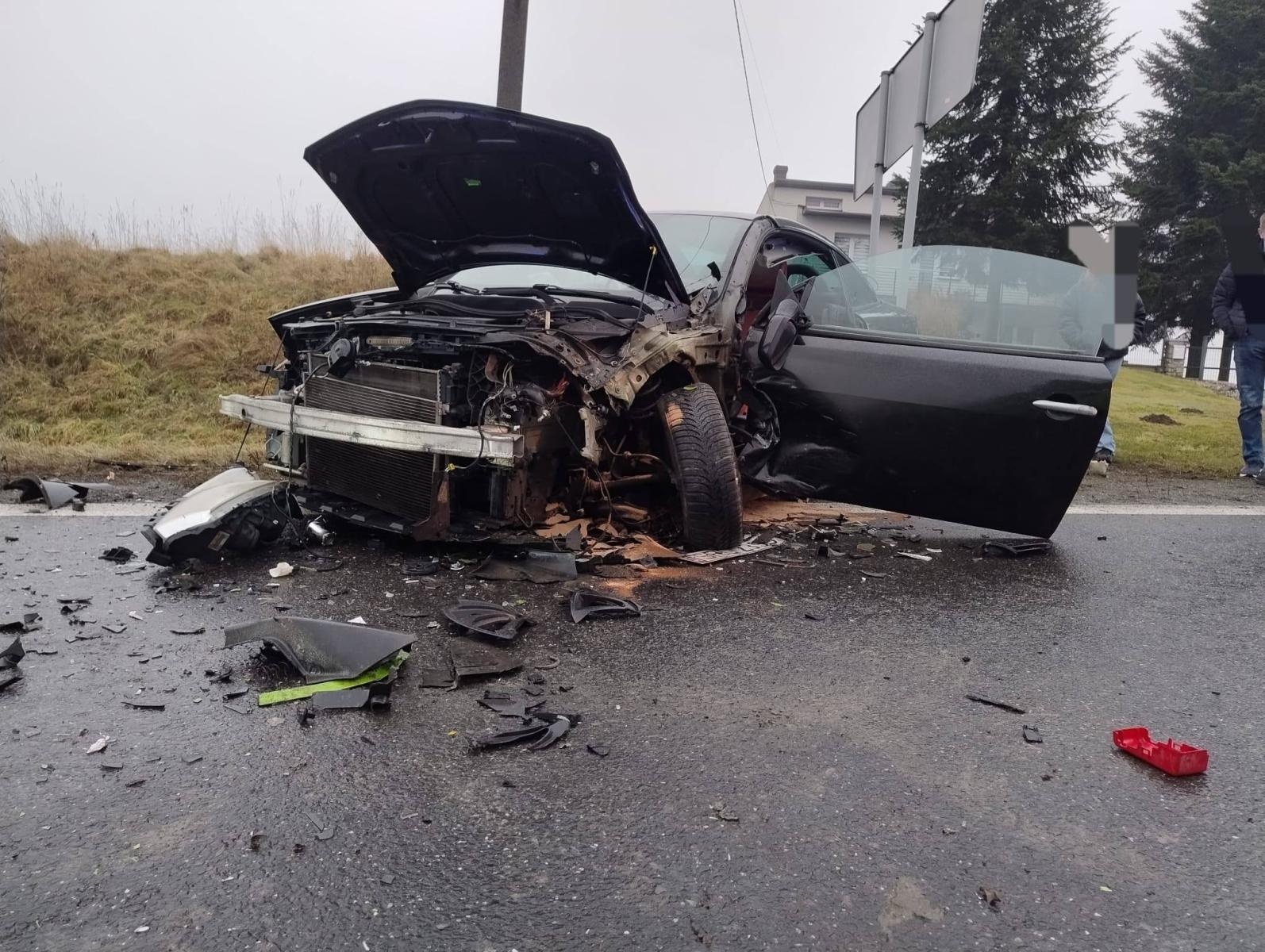 Zdjęcie w galerii na portalu naszraciborz.pl: Zderzenie dwóch samochodów na DK 45 w Raciborzu Sudole [FOTO] wiadomości z regionu
