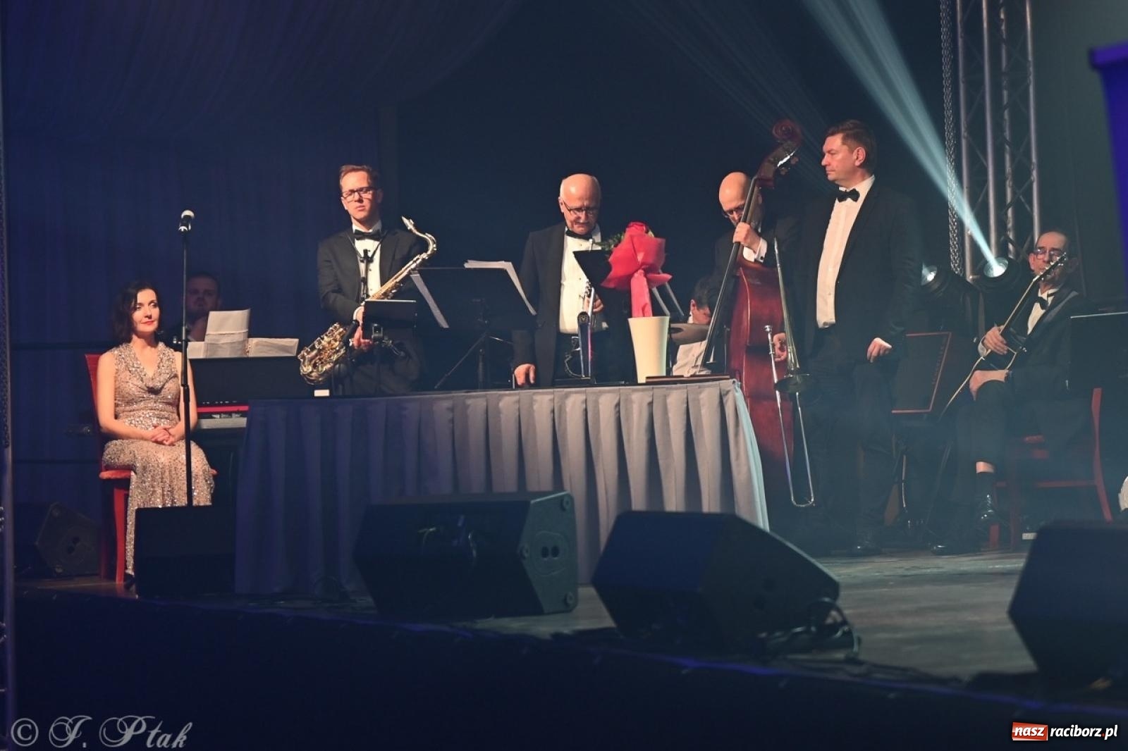 Zdjęcie w galerii na portalu naszraciborz.pl: XIX Gala Przedsiębiorczości w Pietrowicach Wielkich zgromadziła ponad 400 gości wiadomości z regionu