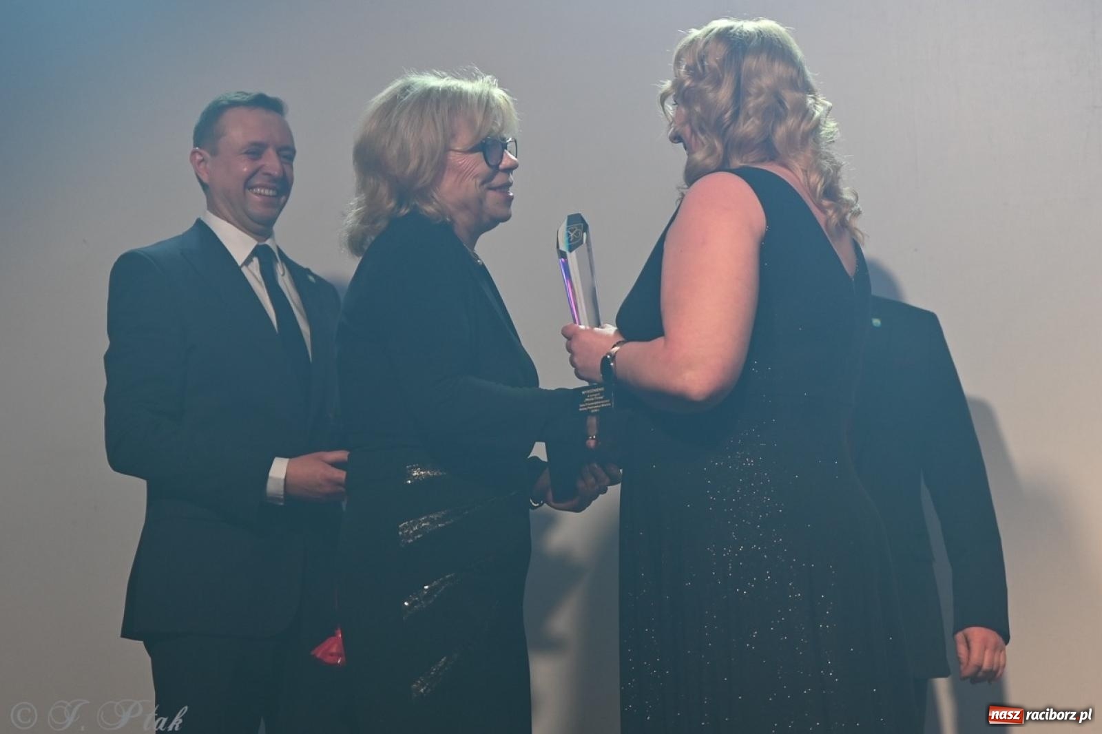 Zdjęcie w galerii na portalu naszraciborz.pl: XIX Gala Przedsiębiorczości w Pietrowicach Wielkich zgromadziła ponad 400 gości wiadomości z regionu