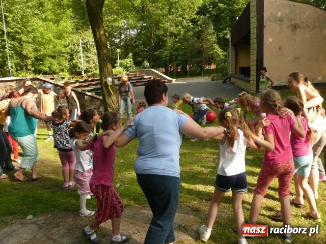 Zdjęcie w galerii na portalu naszraciborz.pl: Dzień Matki w Parku Miejskim wiadomości z regionu