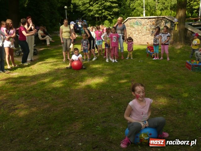 Zdjęcie w galerii na portalu naszraciborz.pl: Dzień Matki w Parku Miejskim wiadomości z regionu