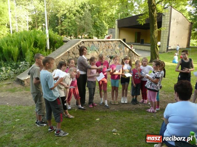 Zdjęcie w galerii na portalu naszraciborz.pl: Dzień Matki w Parku Miejskim wiadomości z regionu