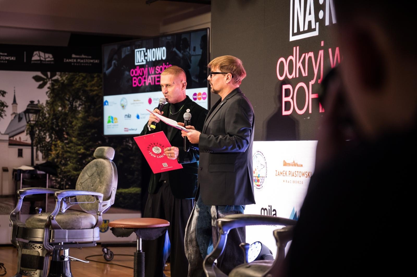 Zdjęcie w galerii na portalu naszraciborz.pl: Nożyczki zamiast przeszłości. Wielki finał Operacji: Resocjalizacja na Zamku Piastowskim wiadomości z regionu