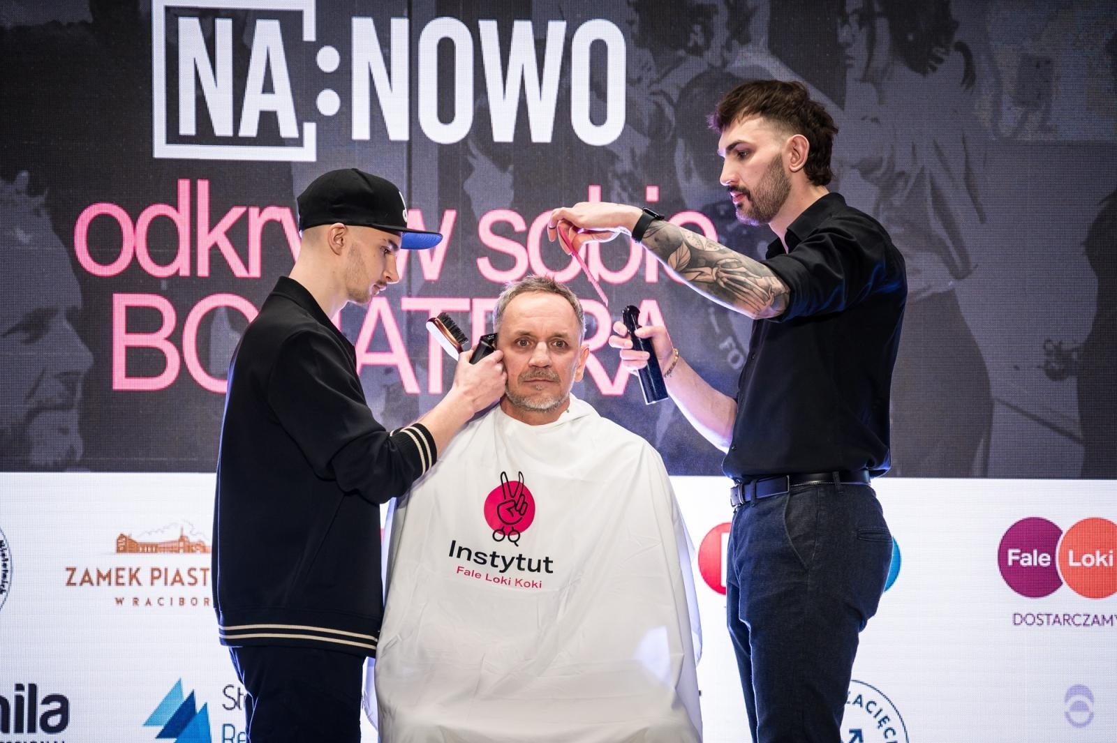 Zdjęcie w galerii na portalu naszraciborz.pl: Nożyczki zamiast przeszłości. Wielki finał Operacji: Resocjalizacja na Zamku Piastowskim wiadomości z regionu