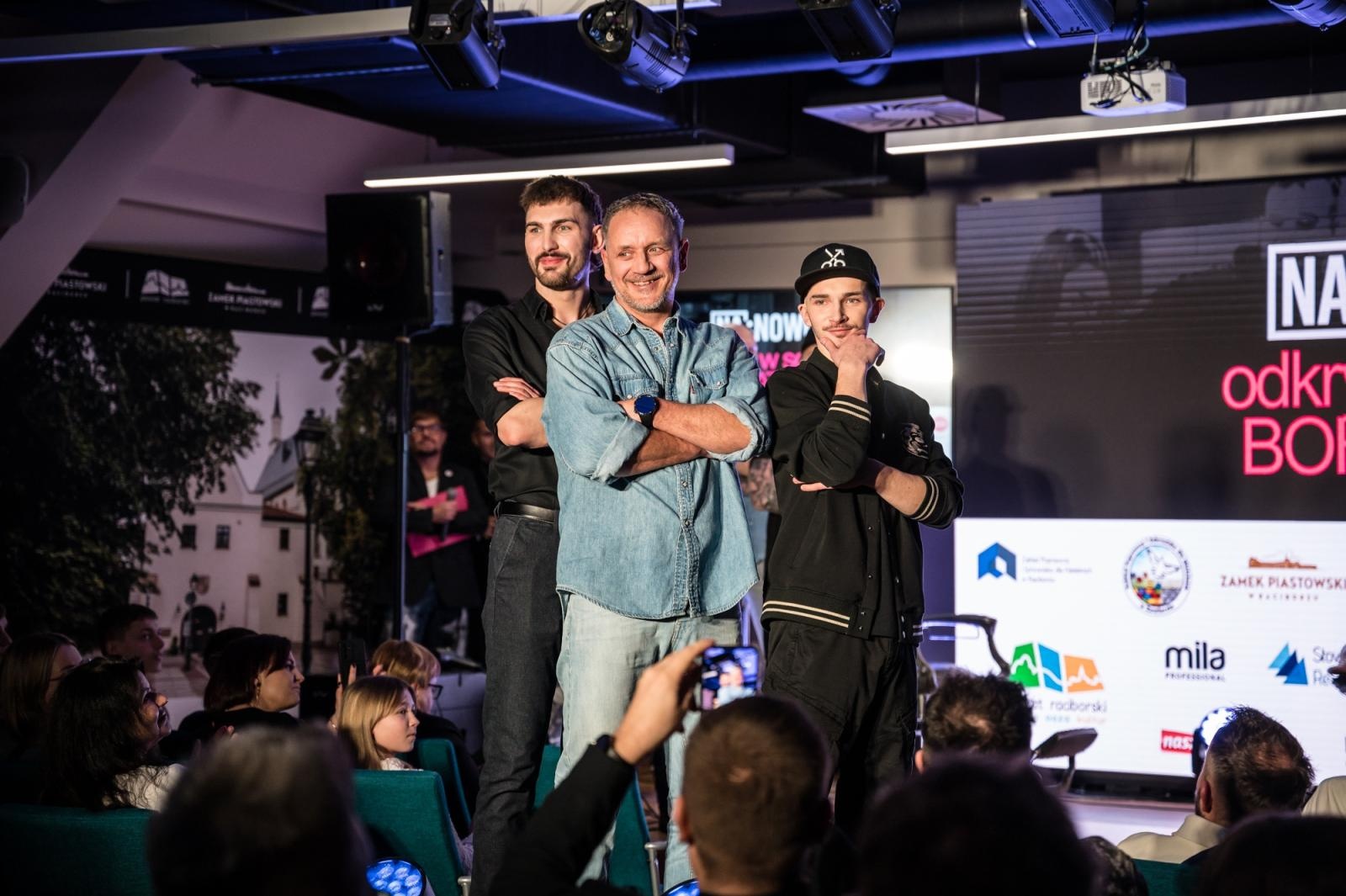 Zdjęcie w galerii na portalu naszraciborz.pl: Nożyczki zamiast przeszłości. Wielki finał Operacji: Resocjalizacja na Zamku Piastowskim wiadomości z regionu