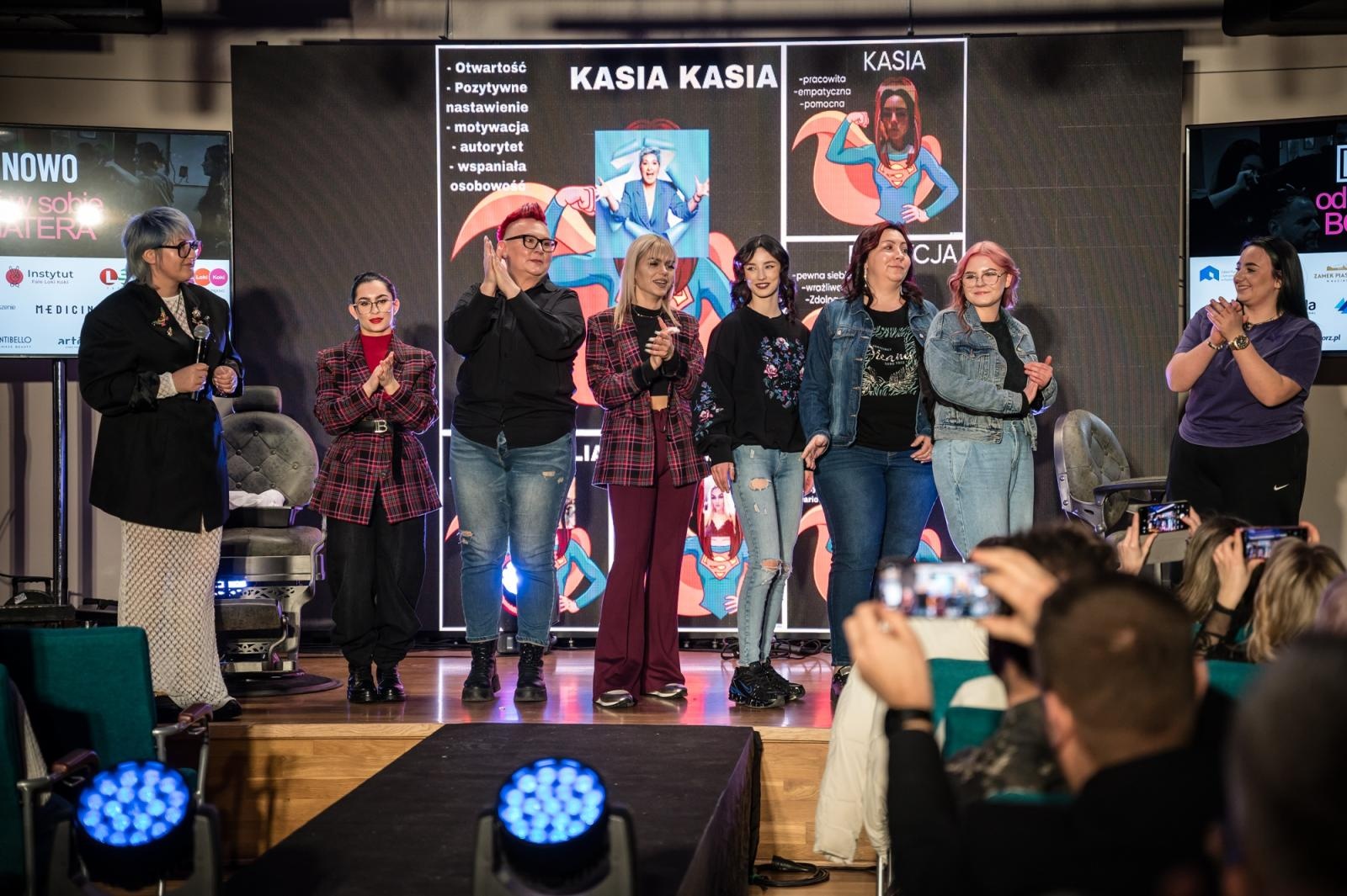 Zdjęcie w galerii na portalu naszraciborz.pl: Nożyczki zamiast przeszłości. Wielki finał Operacji: Resocjalizacja na Zamku Piastowskim wiadomości z regionu