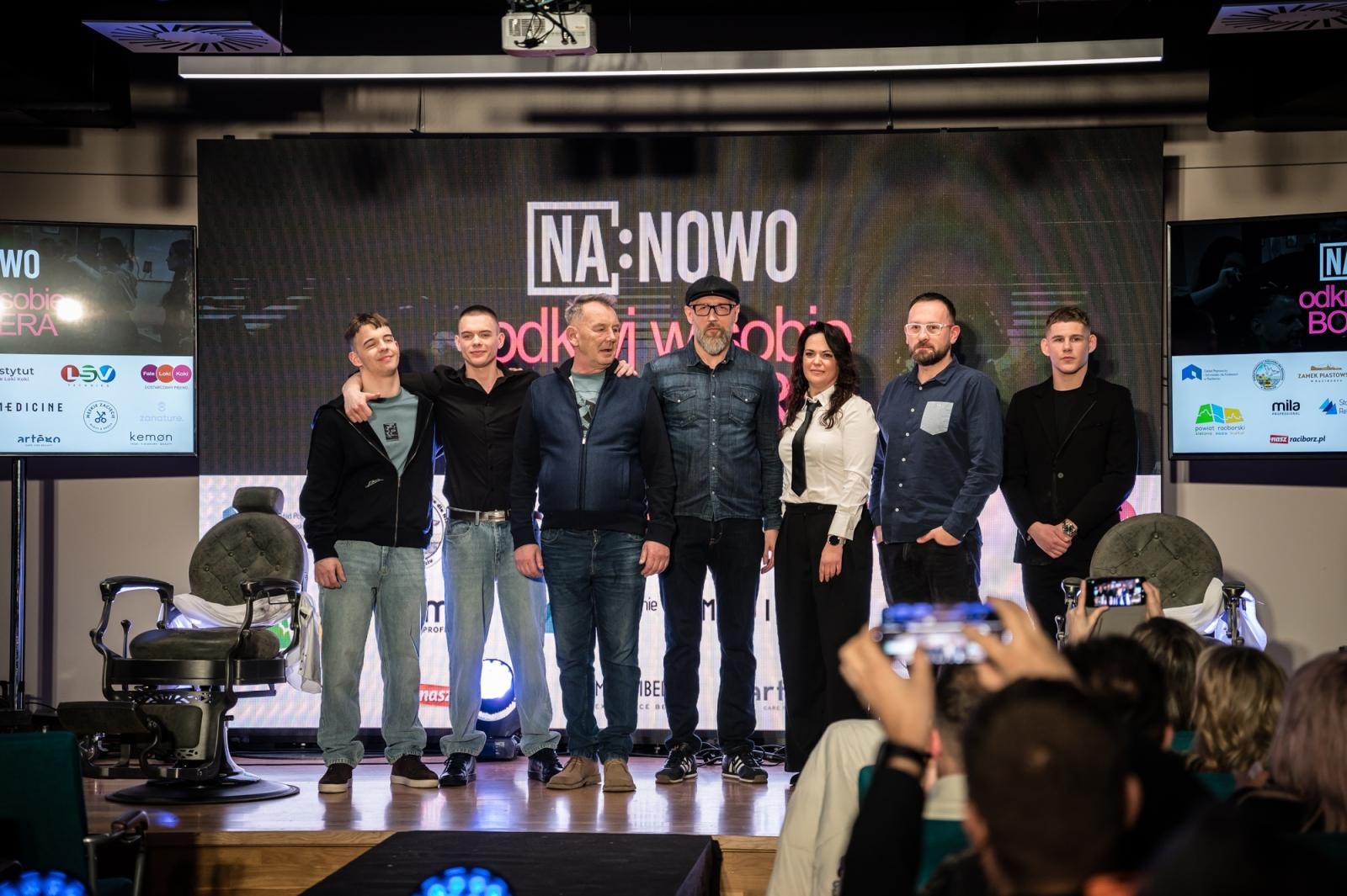 Zdjęcie w galerii na portalu naszraciborz.pl: Nożyczki zamiast przeszłości. Wielki finał Operacji: Resocjalizacja na Zamku Piastowskim wiadomości z regionu