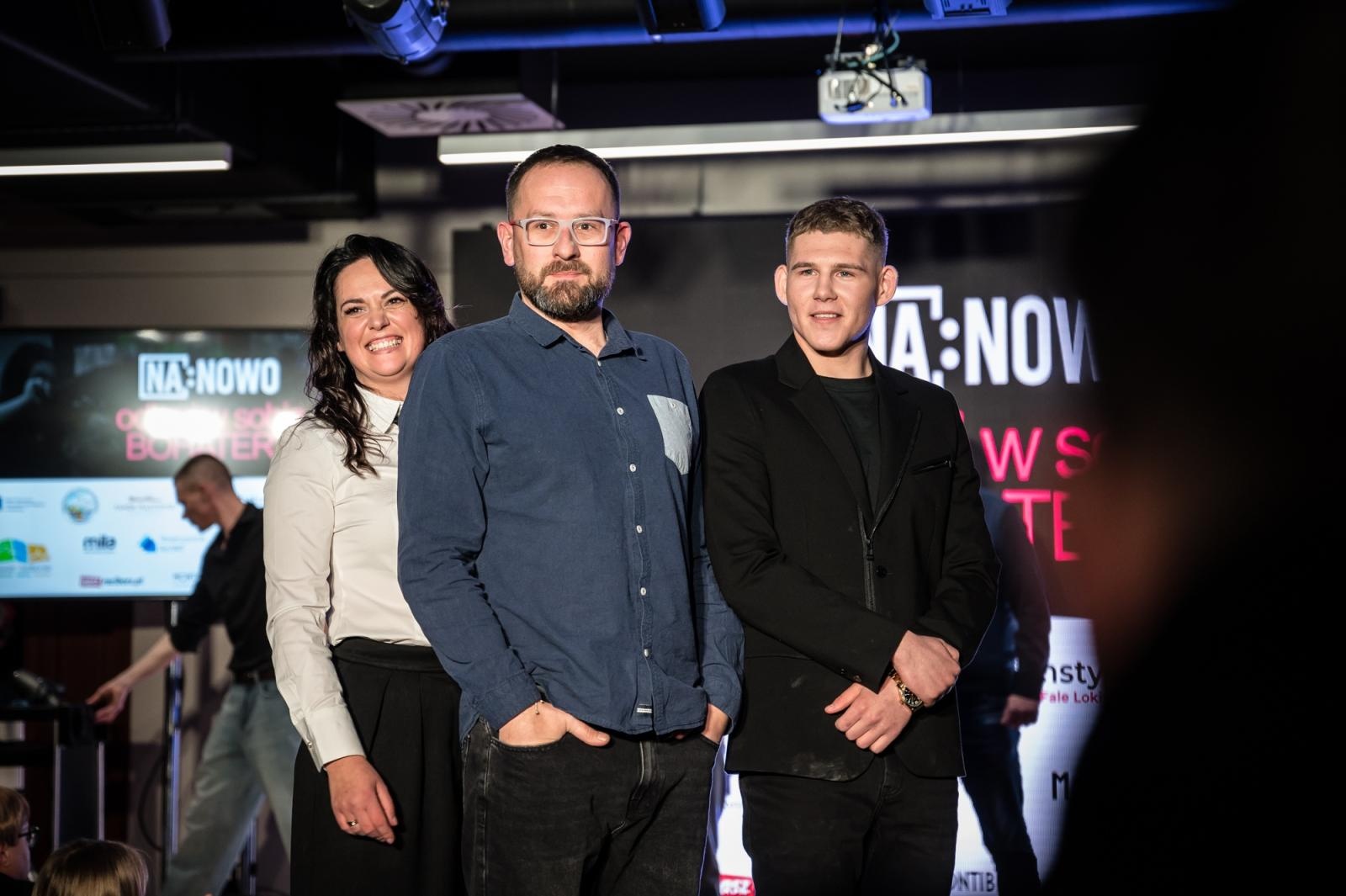 Zdjęcie w galerii na portalu naszraciborz.pl: Nożyczki zamiast przeszłości. Wielki finał Operacji: Resocjalizacja na Zamku Piastowskim wiadomości z regionu
