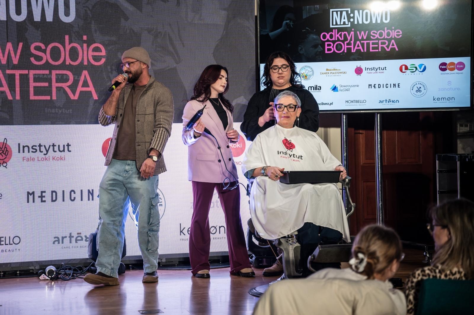 Zdjęcie w galerii na portalu naszraciborz.pl: Nożyczki zamiast przeszłości. Wielki finał Operacji: Resocjalizacja na Zamku Piastowskim wiadomości z regionu