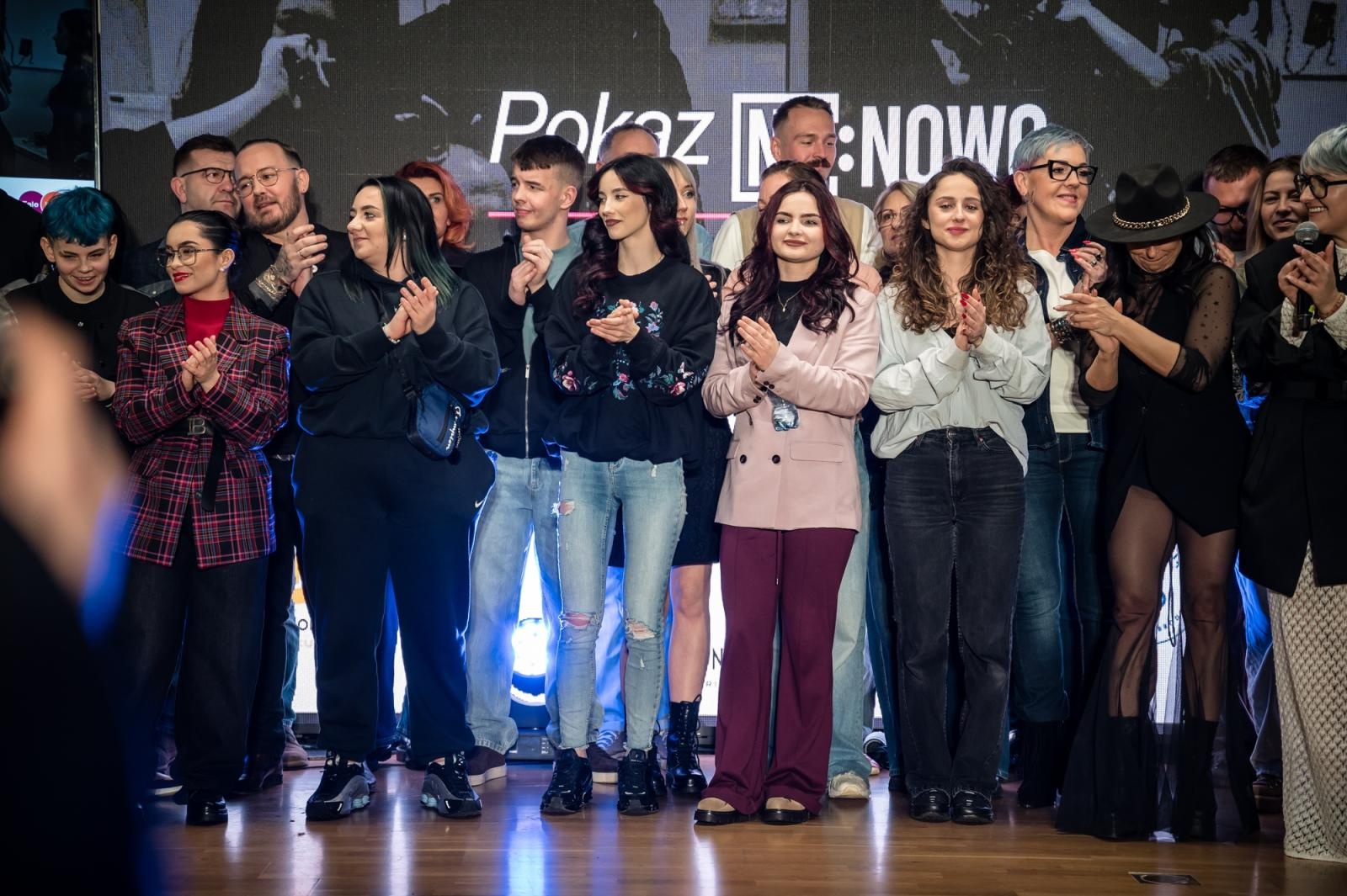 Zdjęcie w galerii na portalu naszraciborz.pl: Nożyczki zamiast przeszłości. Wielki finał Operacji: Resocjalizacja na Zamku Piastowskim wiadomości z regionu