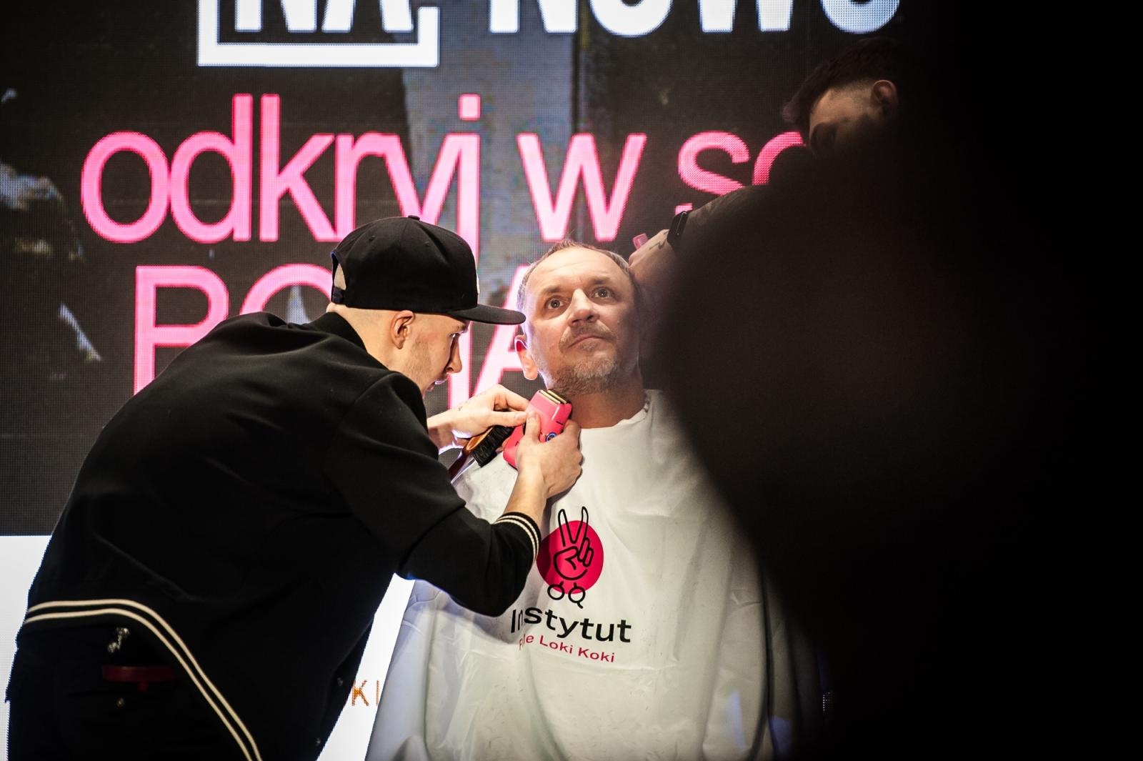 Zdjęcie w galerii na portalu naszraciborz.pl: Nożyczki zamiast przeszłości. Wielki finał Operacji: Resocjalizacja na Zamku Piastowskim wiadomości z regionu