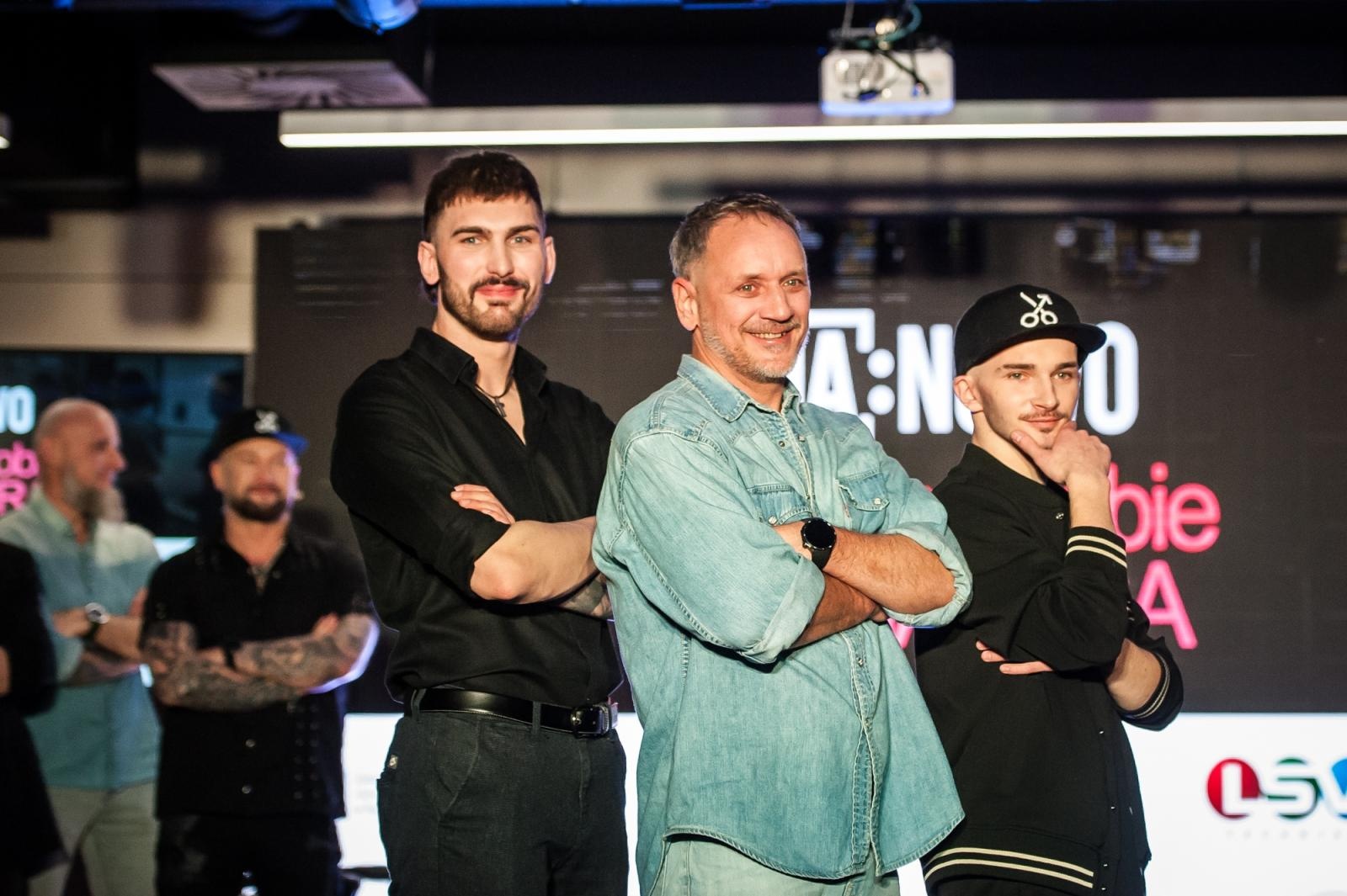 Zdjęcie w galerii na portalu naszraciborz.pl: Nożyczki zamiast przeszłości. Wielki finał Operacji: Resocjalizacja na Zamku Piastowskim wiadomości z regionu