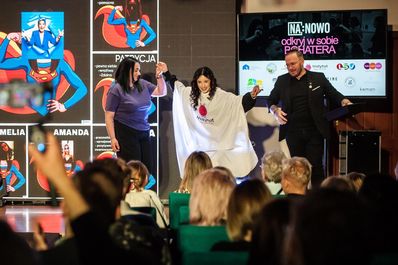 Zdjęcie w galerii na portalu naszraciborz.pl: Nożyczki zamiast przeszłości. Wielki finał Operacji: Resocjalizacja na Zamku Piastowskim wiadomości z regionu