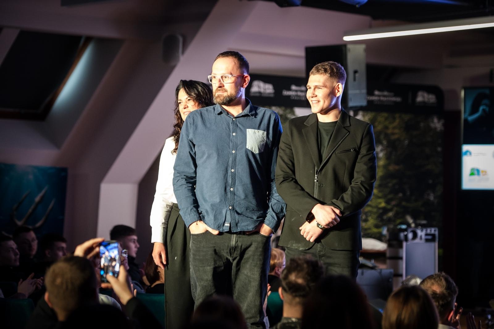 Zdjęcie w galerii na portalu naszraciborz.pl: Nożyczki zamiast przeszłości. Wielki finał Operacji: Resocjalizacja na Zamku Piastowskim wiadomości z regionu