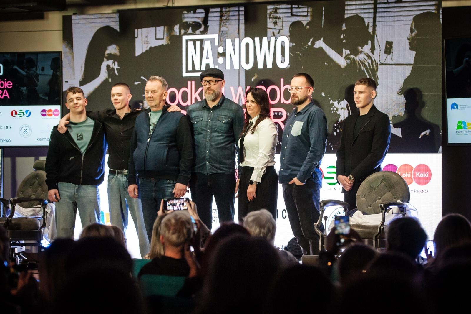 Zdjęcie w galerii na portalu naszraciborz.pl: Nożyczki zamiast przeszłości. Wielki finał Operacji: Resocjalizacja na Zamku Piastowskim wiadomości z regionu