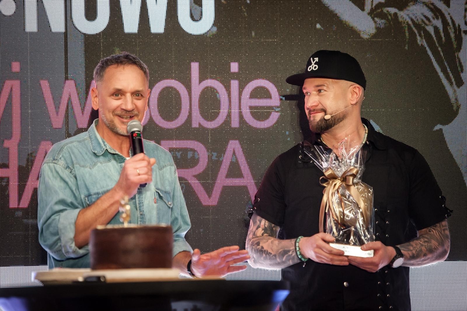 Zdjęcie w galerii na portalu naszraciborz.pl: Nożyczki zamiast przeszłości. Wielki finał Operacji: Resocjalizacja na Zamku Piastowskim wiadomości z regionu