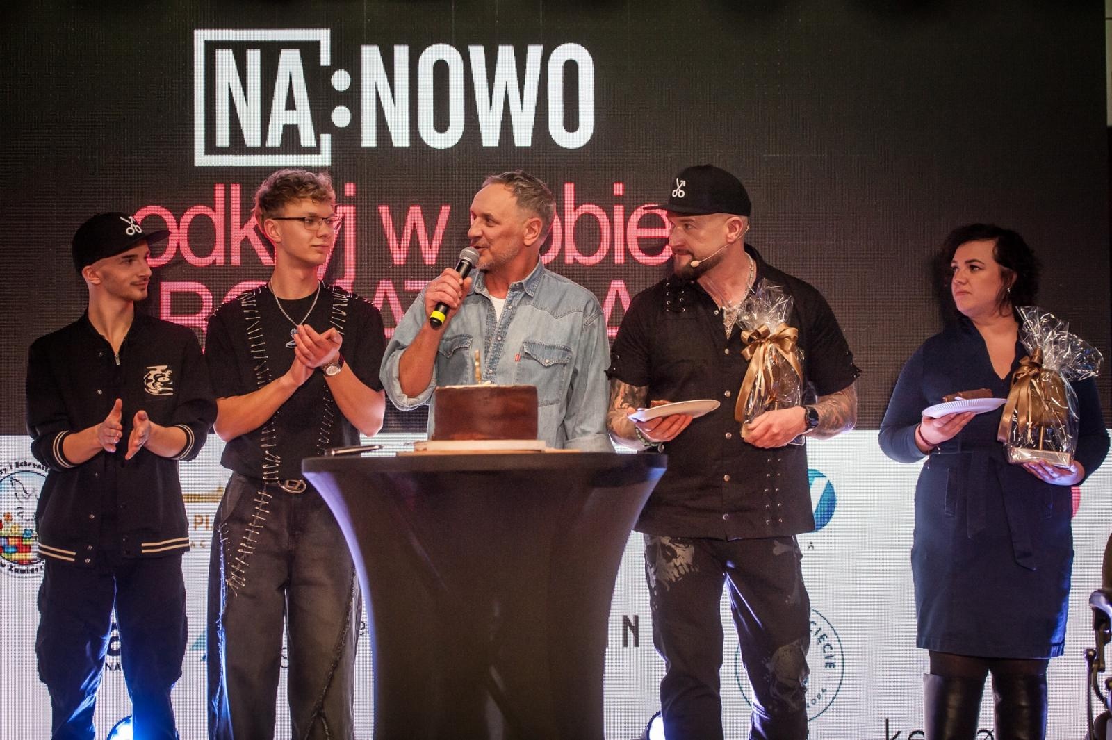 Zdjęcie w galerii na portalu naszraciborz.pl: Nożyczki zamiast przeszłości. Wielki finał Operacji: Resocjalizacja na Zamku Piastowskim wiadomości z regionu