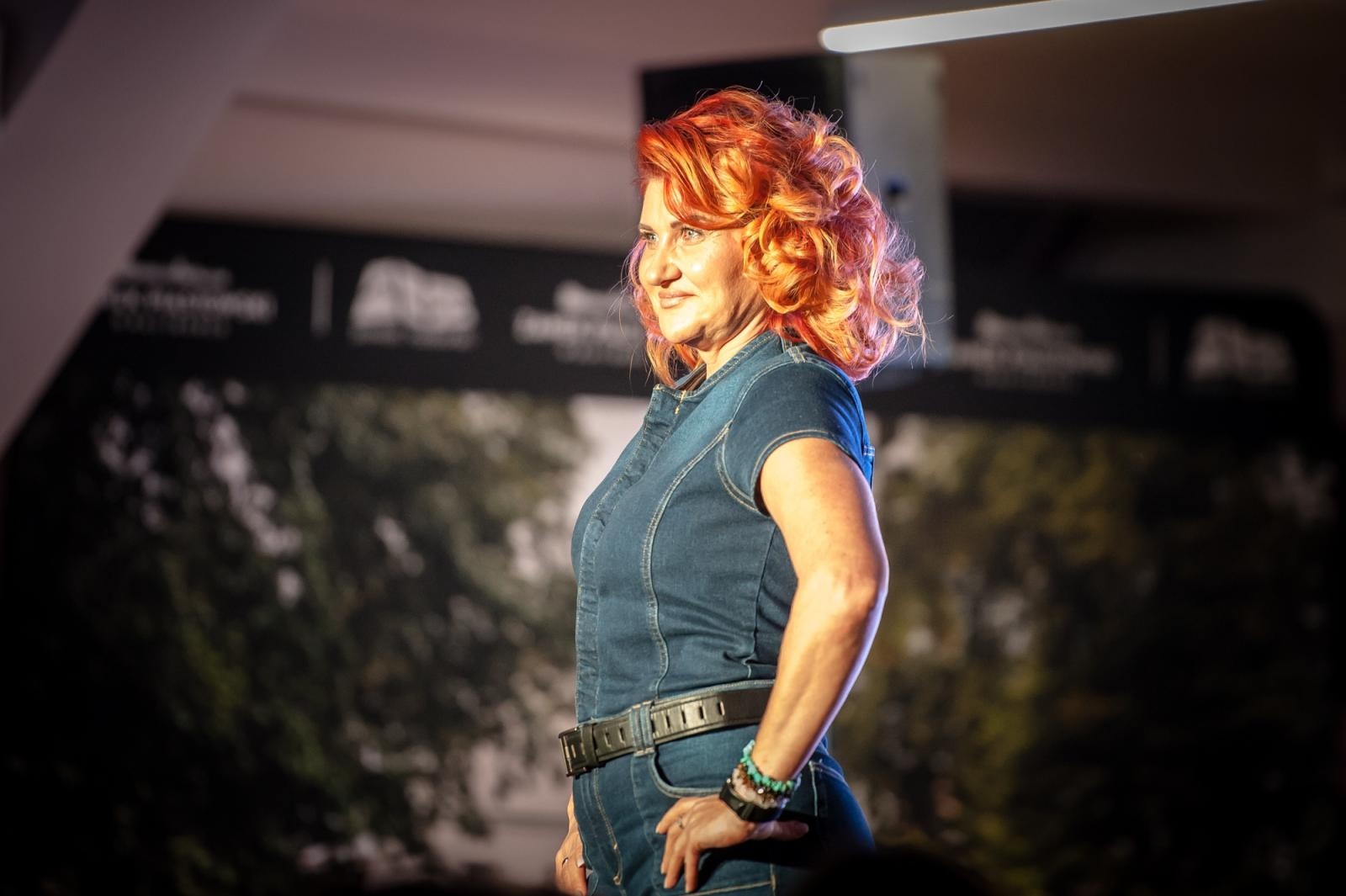 Zdjęcie w galerii na portalu naszraciborz.pl: Nożyczki zamiast przeszłości. Wielki finał Operacji: Resocjalizacja na Zamku Piastowskim wiadomości z regionu