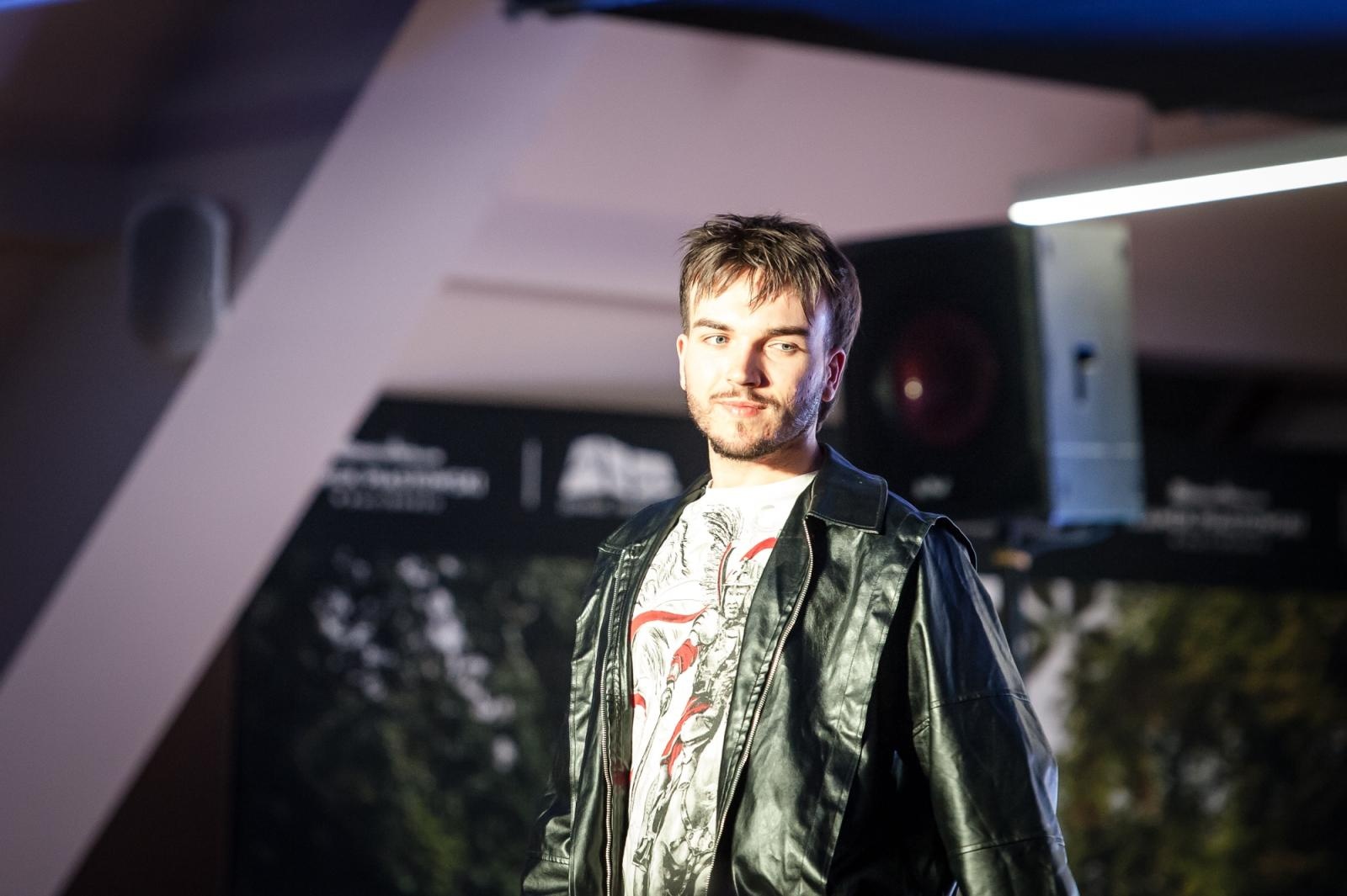 Zdjęcie w galerii na portalu naszraciborz.pl: Nożyczki zamiast przeszłości. Wielki finał Operacji: Resocjalizacja na Zamku Piastowskim wiadomości z regionu