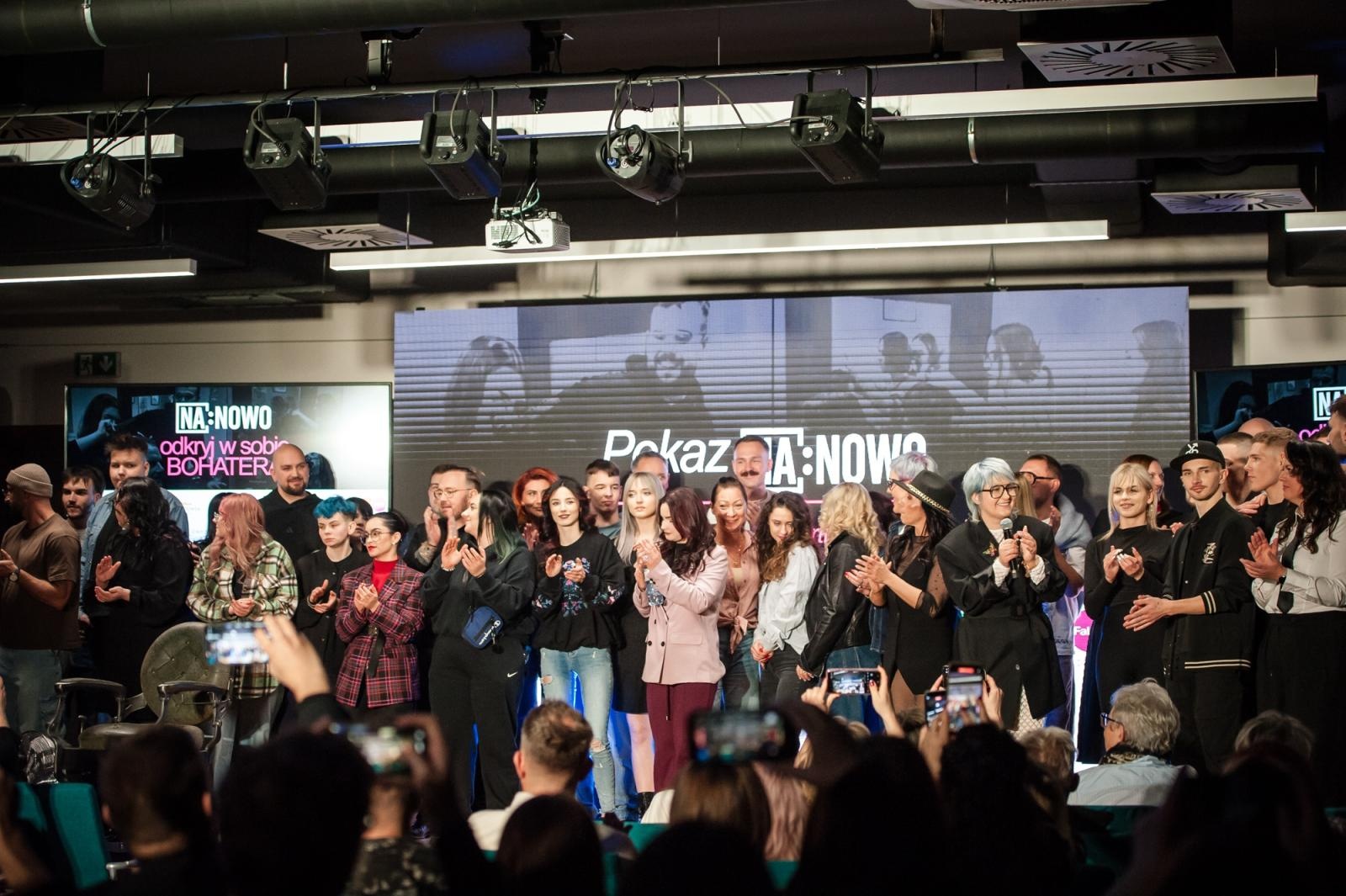 Zdjęcie w galerii na portalu naszraciborz.pl: Nożyczki zamiast przeszłości. Wielki finał Operacji: Resocjalizacja na Zamku Piastowskim wiadomości z regionu