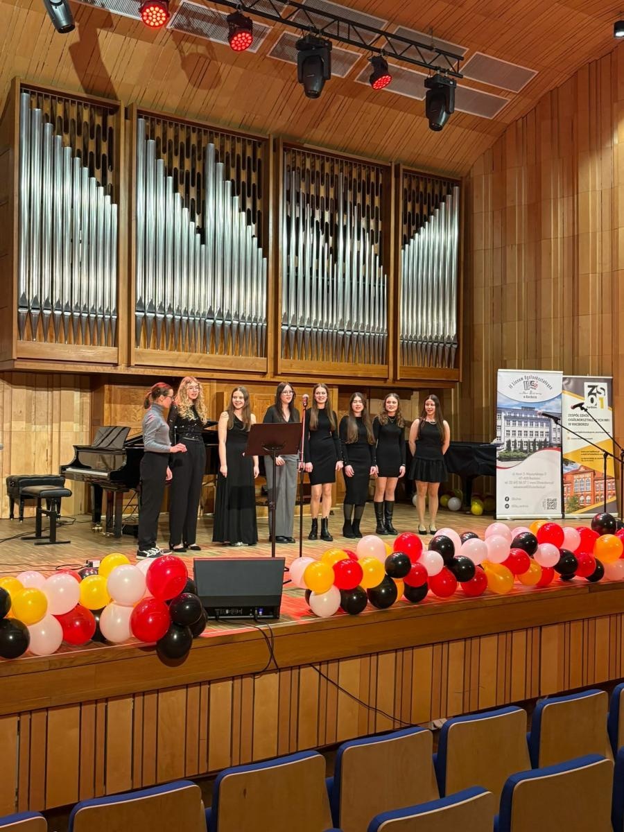 Zdjęcie w galerii na portalu naszraciborz.pl: Uczniowie z Raciborza zorganizowali świąteczny koncert charytatywny dla 10-letniej Leny wiadomości z regionu