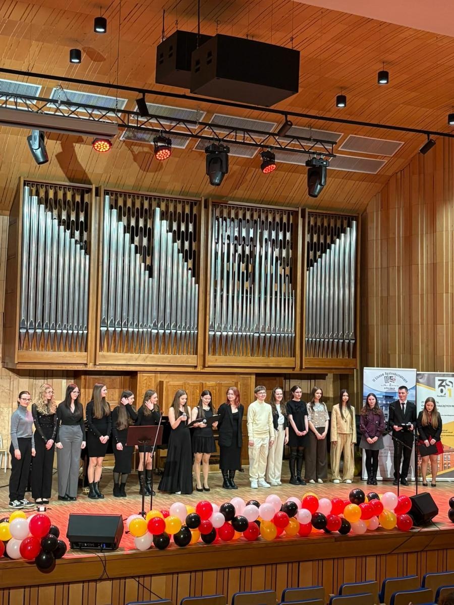 Zdjęcie w galerii na portalu naszraciborz.pl: Uczniowie z Raciborza zorganizowali świąteczny koncert charytatywny dla 10-letniej Leny wiadomości z regionu