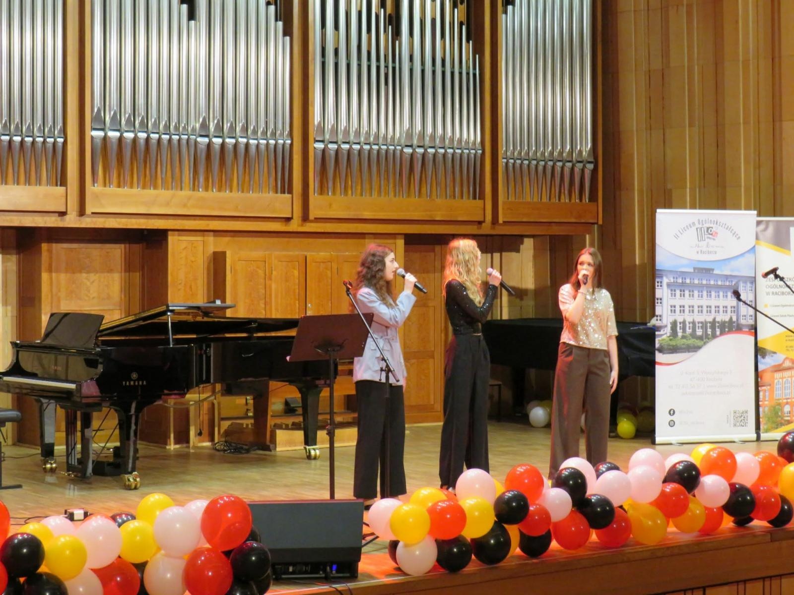 Zdjęcie w galerii na portalu naszraciborz.pl: Uczniowie z Raciborza zorganizowali świąteczny koncert charytatywny dla 10-letniej Leny wiadomości z regionu