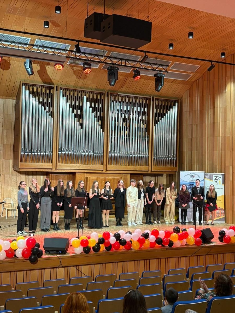 Zdjęcie w galerii na portalu naszraciborz.pl: Uczniowie z Raciborza zorganizowali świąteczny koncert charytatywny dla 10-letniej Leny wiadomości z regionu