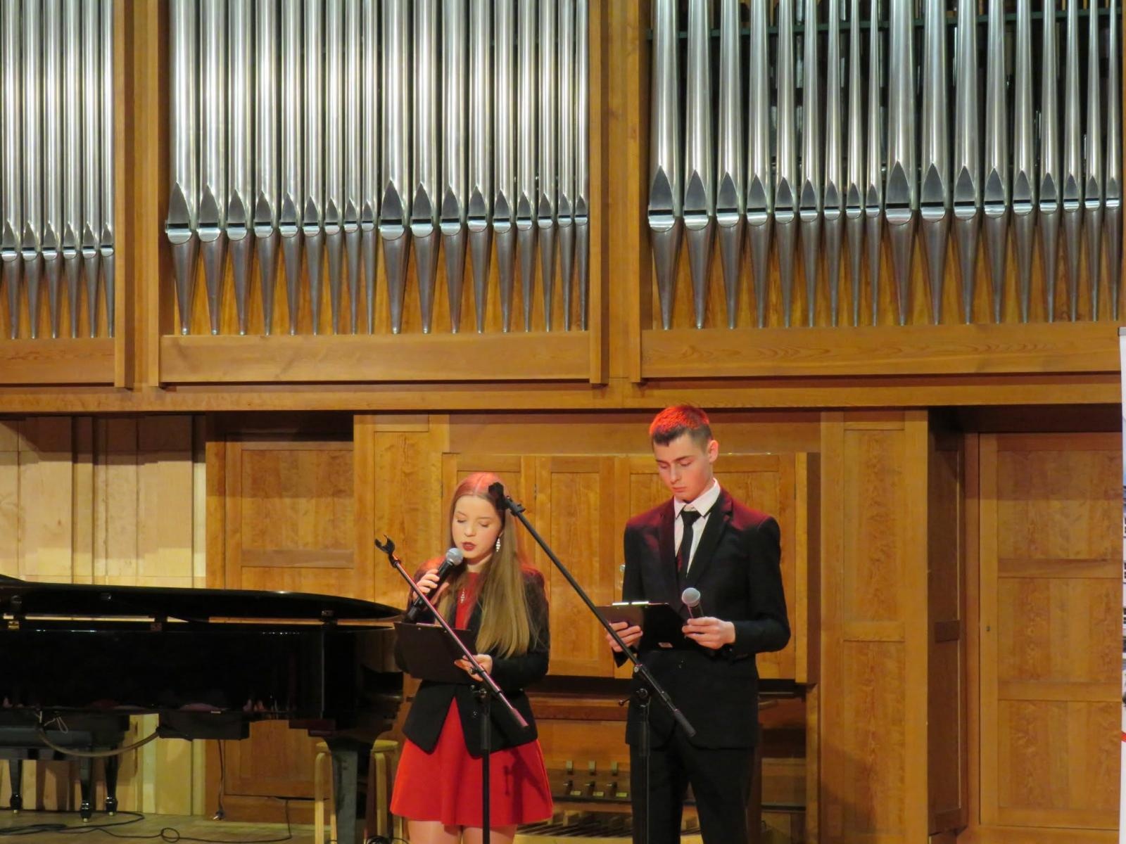 Zdjęcie w galerii na portalu naszraciborz.pl: Uczniowie z Raciborza zorganizowali świąteczny koncert charytatywny dla 10-letniej Leny wiadomości z regionu