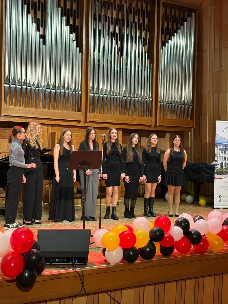 Zdjęcie w galerii na portalu naszraciborz.pl: Uczniowie z Raciborza zorganizowali świąteczny koncert charytatywny dla 10-letniej Leny wiadomości z regionu