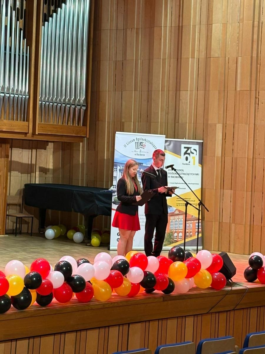 Zdjęcie w galerii na portalu naszraciborz.pl: Uczniowie z Raciborza zorganizowali świąteczny koncert charytatywny dla 10-letniej Leny wiadomości z regionu