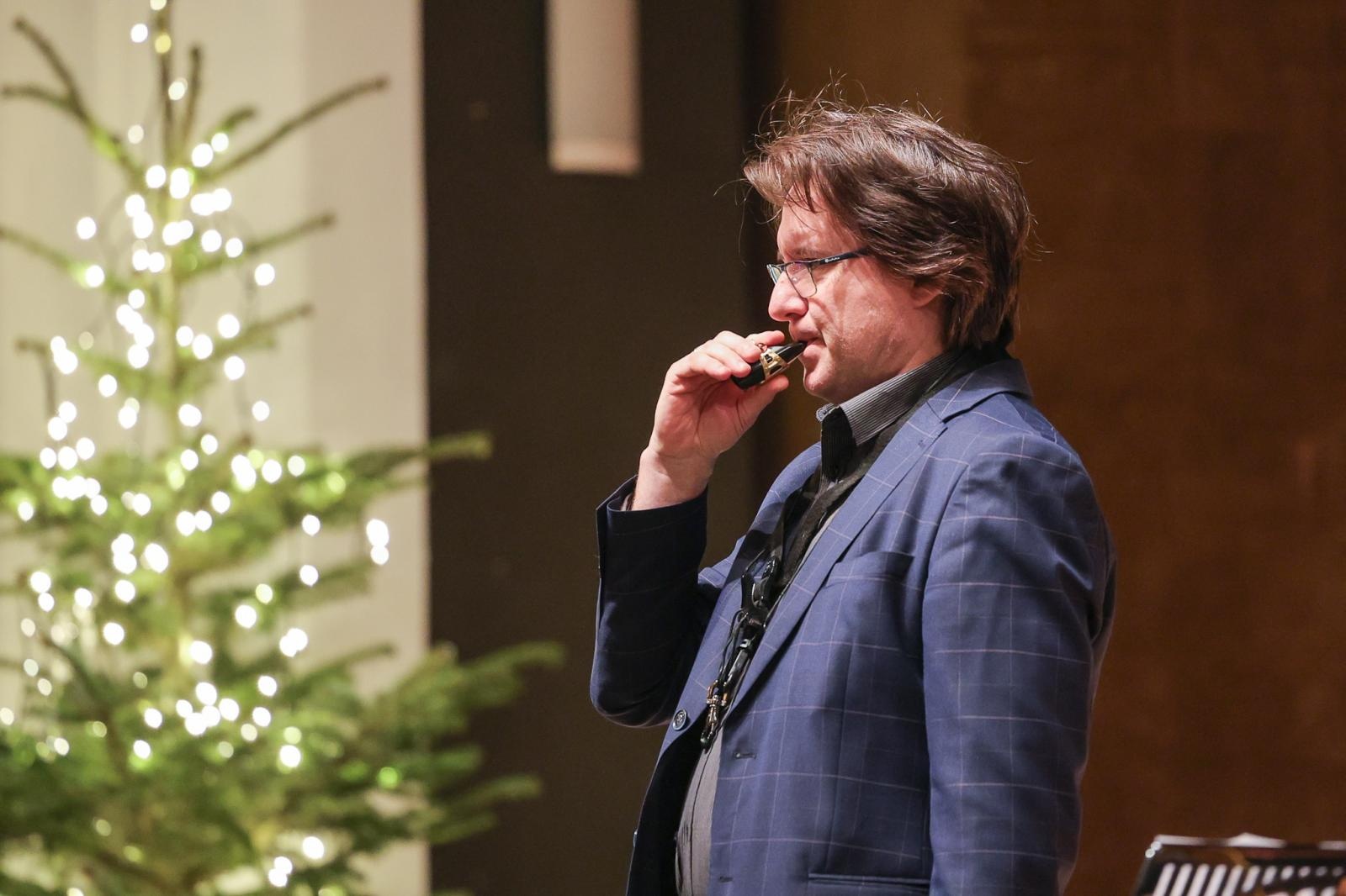 Zdjęcie w galerii na portalu naszraciborz.pl: Trzy saksofony na koncertach umuzykalniających wiadomości z regionu