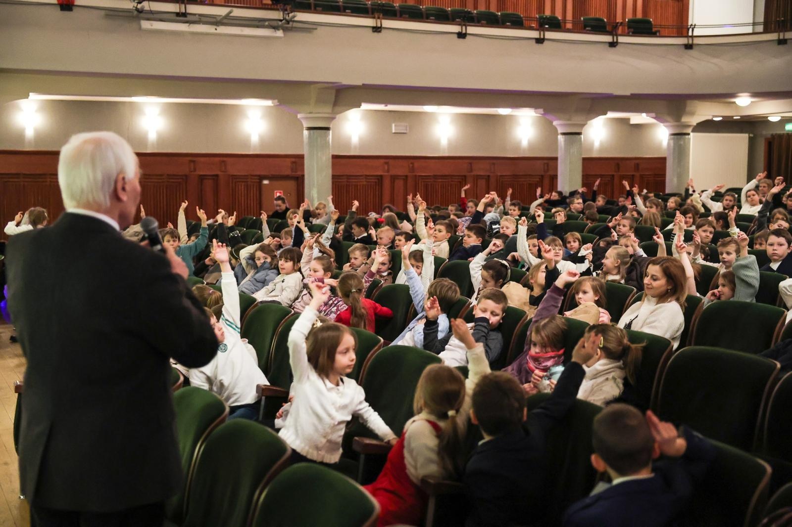Zdjęcie w galerii na portalu naszraciborz.pl: Trzy saksofony na koncertach umuzykalniających wiadomości z regionu