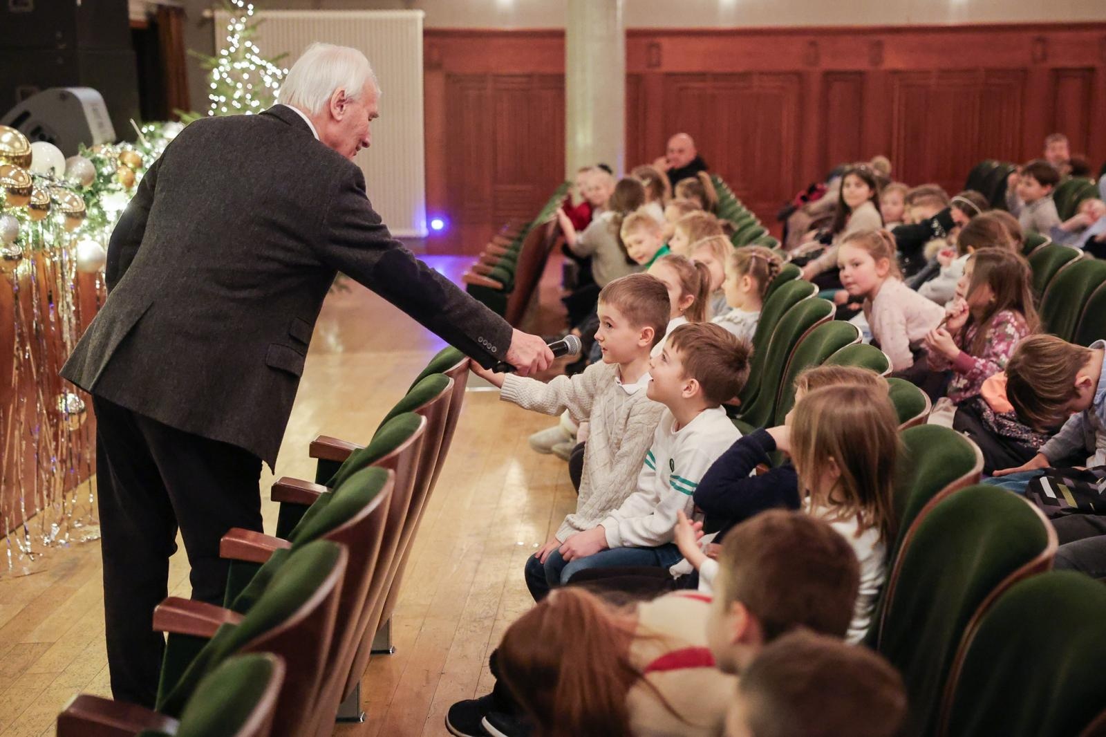 Zdjęcie w galerii na portalu naszraciborz.pl: Trzy saksofony na koncertach umuzykalniających wiadomości z regionu