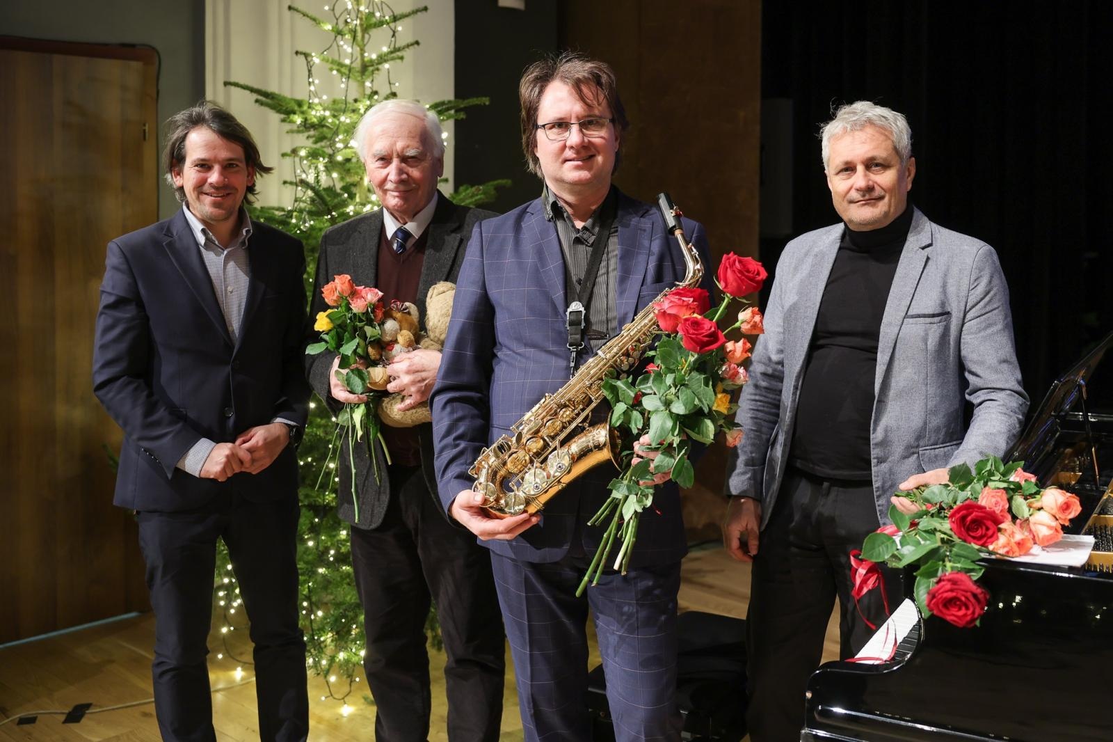 Zdjęcie w galerii na portalu naszraciborz.pl: Trzy saksofony na koncertach umuzykalniających wiadomości z regionu