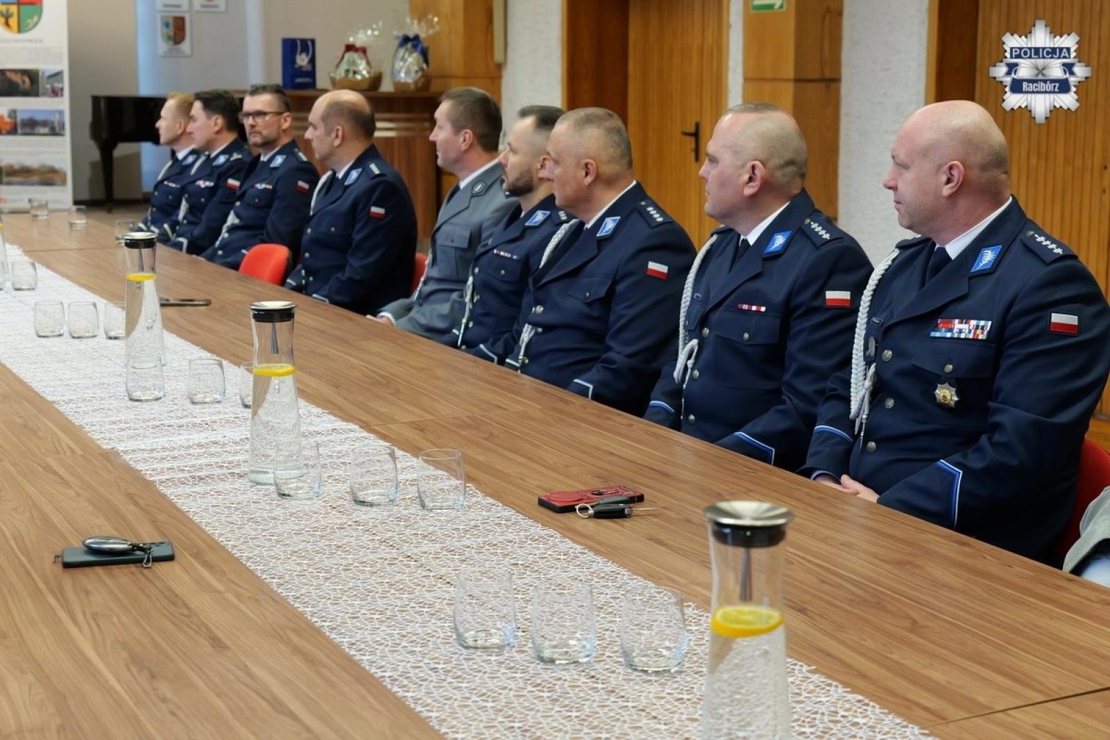 Zdjęcie w galerii na portalu naszraciborz.pl: Zmiana na stanowisku zastępcy komendanta komisariatu policji w Krzyżanowicach wiadomości z regionu