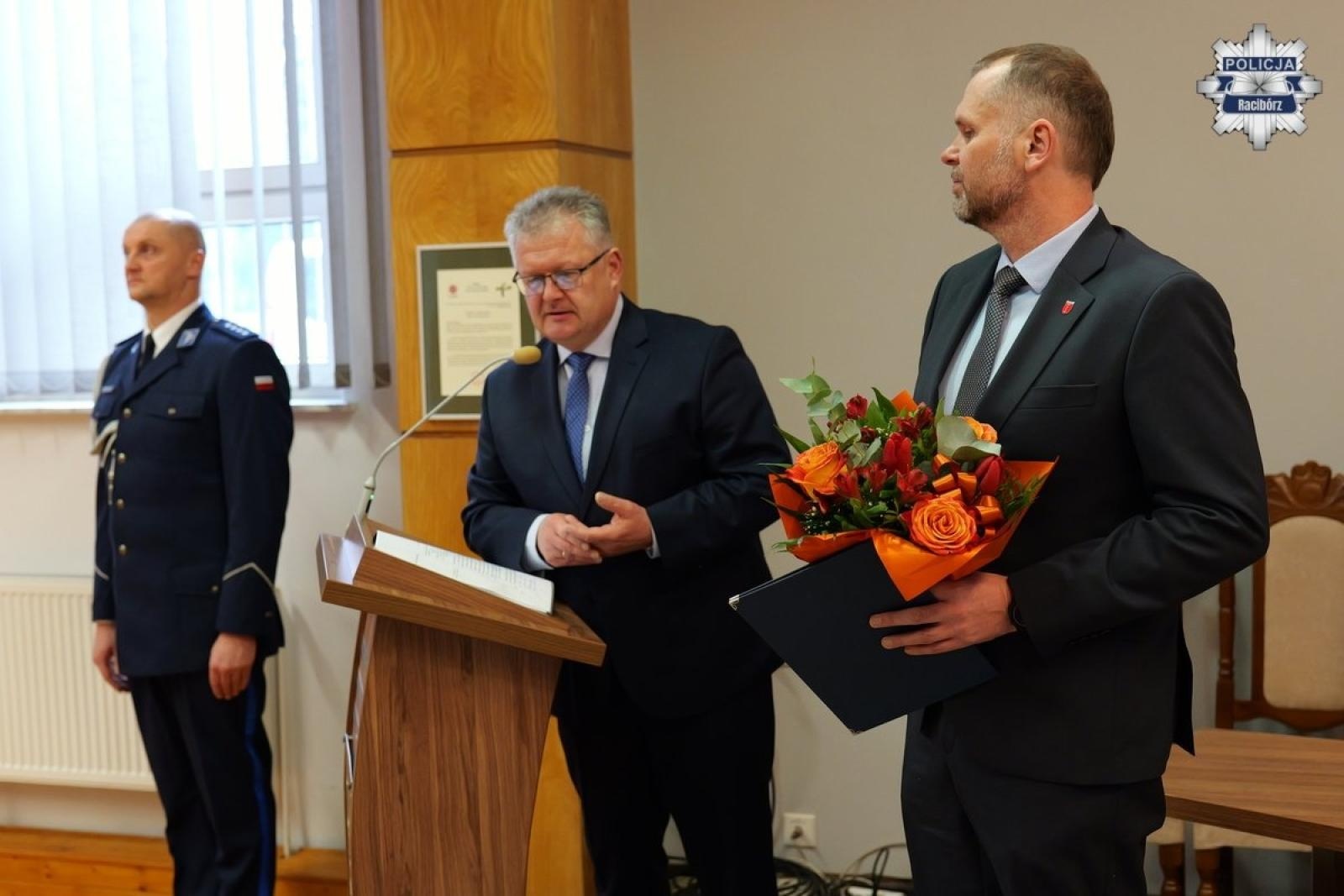 Zdjęcie w galerii na portalu naszraciborz.pl: Zmiana na stanowisku zastępcy komendanta komisariatu policji w Krzyżanowicach wiadomości z regionu
