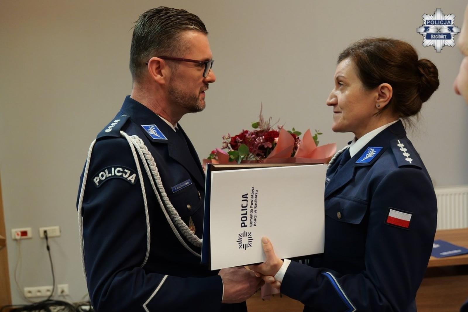 Zdjęcie w galerii na portalu naszraciborz.pl: Zmiana na stanowisku zastępcy komendanta komisariatu policji w Krzyżanowicach wiadomości z regionu