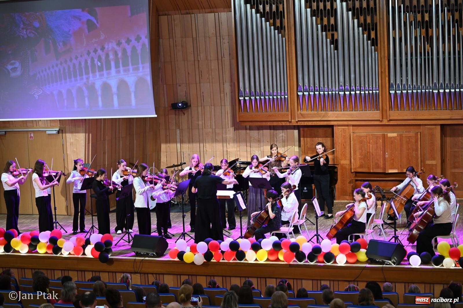 Zdjęcie w galerii na portalu naszraciborz.pl: Koncert karnawałowy w Państwowej Szkole Muzycznej w Raciborzu wiadomości z regionu