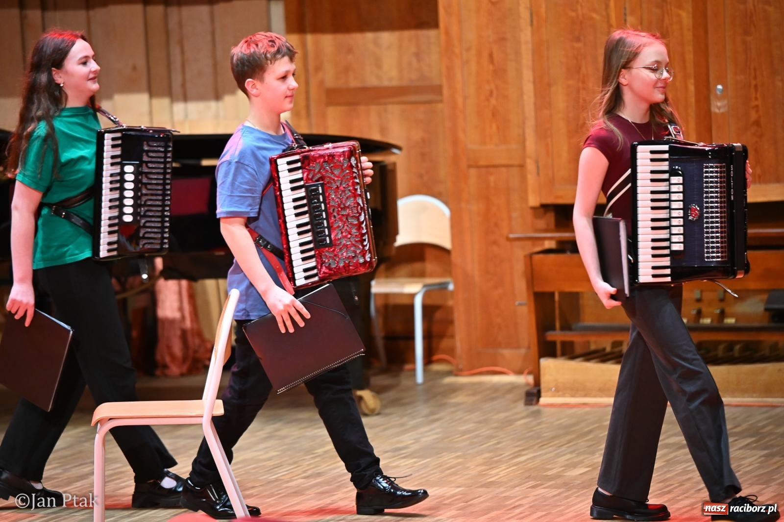 Zdjęcie w galerii na portalu naszraciborz.pl: Koncert karnawałowy w Państwowej Szkole Muzycznej w Raciborzu wiadomości z regionu